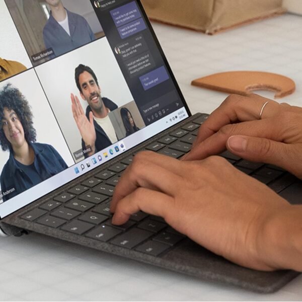 Microsoft Surface Pro Tastatur mit Stiftaufbewahrung - Saphir