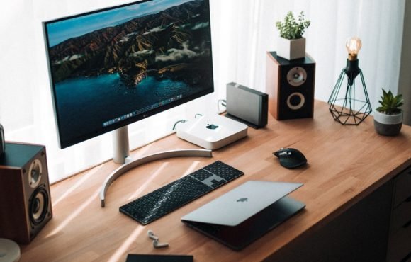 3-minimalist-desk-setups-entry-header-opt